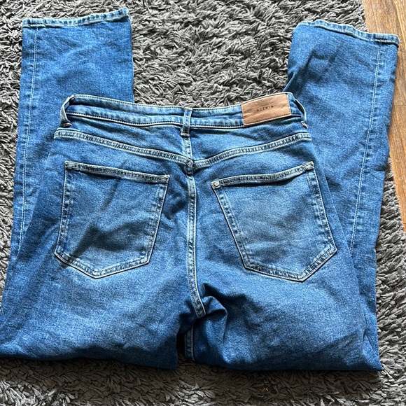 H&M straight leg jeans. Size 6 - Picture 2 of 4